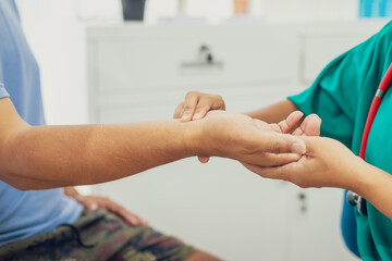 spital's diDoctors assess patients and identify diseases by evaluating symptoms presented in the hoagnosis room, ensuring accurate diagnoses  treatment to improve the patients' health condition.