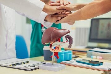 Obraz premium A medical team meeting to vote on the patient's treatment involves a professional discussion to determine the best course of action for patient care, ensuring collaborative decision-making