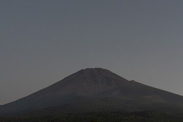  夜明けの夏の富士山