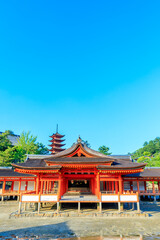 Naklejka premium 夏の嚴島神社 干潮時 広島県廿日市市 Itsukushima Shrine in summer. At low tide. Hiroshima Pref, Hatsukaichi City.