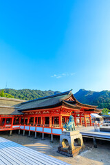 Naklejka premium 夏の嚴島神社 干潮時 広島県廿日市市 Itsukushima Shrine in summer. At low tide. Hiroshima Pref, Hatsukaichi City.