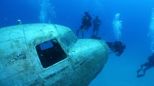 c47 dakota air plane wreck underwater  fish around ocean scenery of airplane and metal on ocean floor  scenery scuba divers to explore