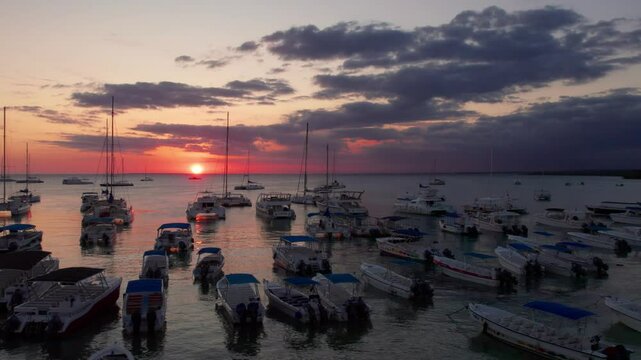 Atardecer  Puerto de Bayahibe, la Altagrecia Republica Dominicana 