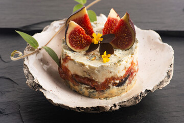 Appetizer - gorgonzola with mascarpone, figs, honey and herbs