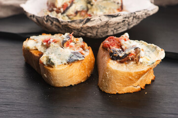 Appetizer - gorgonzola with mascarpone, figs, honey and herbs