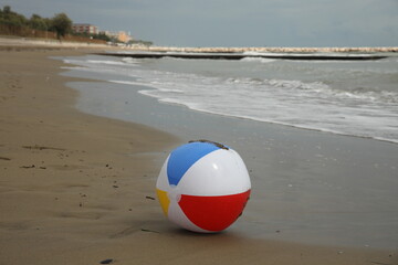 Obraz premium ball on the beach