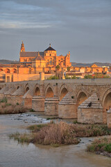 Sonnenaufgang &uuml;ber der Mezquita-Catedral de C&oacute;rdoba

