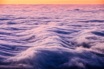 Obraz premium Colorful vivid sunrise sky with dramatic waves of clouds