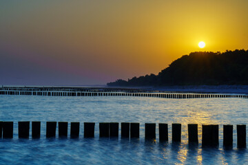 Obraz premium Golden sunrise over the Baltic Sea in Kolobrzeg