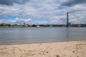 Panorama von Düsseldorf mit Blick über den Rhein