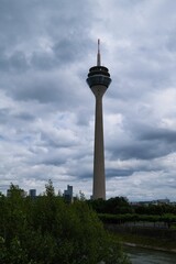 Fototapeta premium Panorama von Düsseldorf mit Blick auf den Fernsehturm