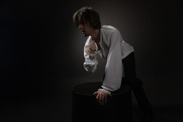 The dramatic hero experiences the hardships of fate, the style of classical theatrical productions