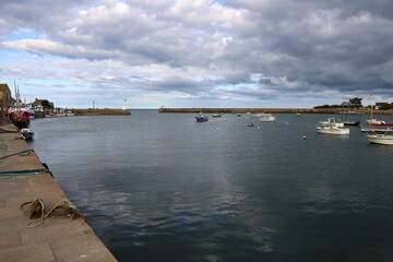Fototapeta premium Le port d'échouage, port de pêche et port de plaisance, village de Barfleur, département de la Manche, France