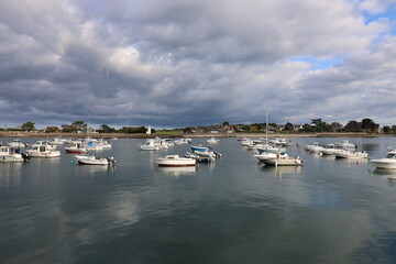 Le port d'&eacute;chouage, port de p&ecirc;che et port de plaisance, village de Barfleur, d&eacute;partement de la Manche, France