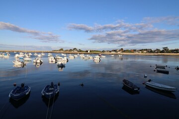 Le port d'échouage, port de pêche et port de plaisance, village de Barfleur, département de la Manche, France