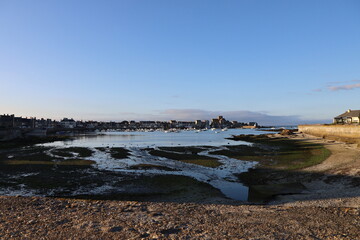Le port d'échouage, port de pêche et port de plaisance, village de Barfleur, département de la Manche, France