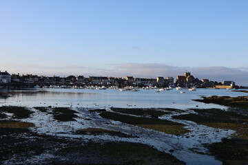 Le port d'échouage, port de pêche et port de plaisance, village de Barfleur, département de la Manche, France