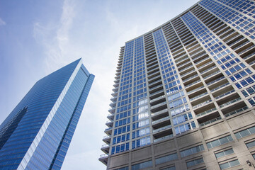 Obraz premium Looking up at office buildings or downtown skyscrapers.