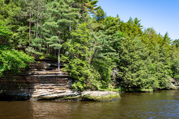 Obraz premium The Cambrian sandstone bluffs along the Wisconsin River in the Wisconsin Dells.