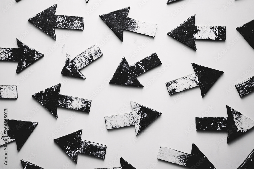 Aufkleber a black and white pattern of small, weathered arrows pointing in various directions arranged chaotic