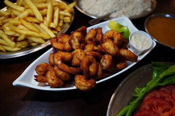 Porção de Camarão a milanesa com Fritas
