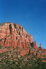 Fototapeta premium sedona red cliffs under blue sky and. moon