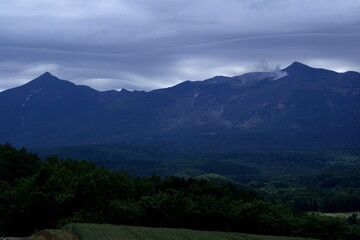 Fototapeta premium 十勝岳の噴煙