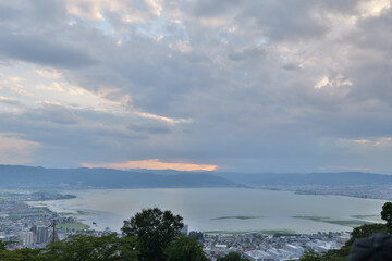 立石公園から見る諏訪湖と町並み
