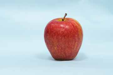 isolated fresh red apple photo in plain background