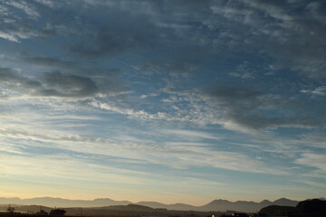 十勝岳連邦に広がる朝焼けの雲