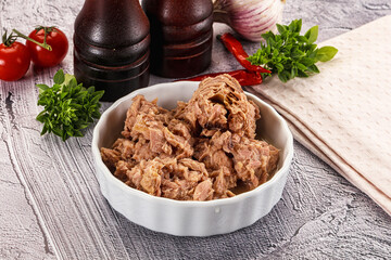 Canned tuna preserve for salad
