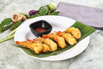 Shrimp tempura with spicy sauce
