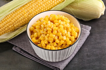 Canned sweet young corn grain