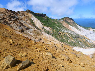 安達太良山の火口と船明神山方面