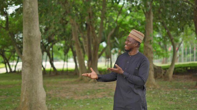 A presentation excellence as African-American man in Hausa, Nigerian attire presents an imaginary product on two-third screen and ends with a two-thumbs up