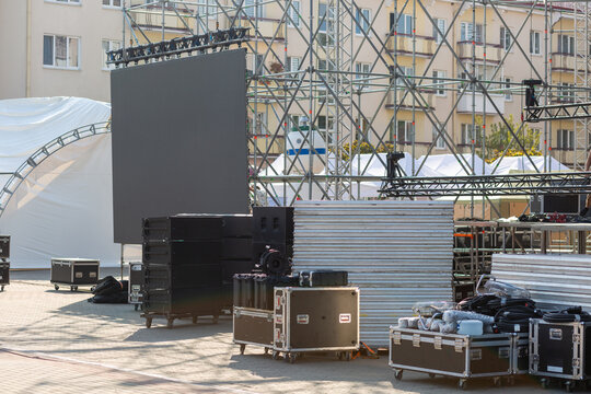 Stage equipment for the organization of concert shows.