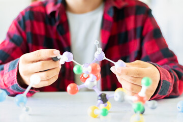Student is studying simulate shape of covalent molecules by connecting molecular function shapes on...