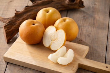 Japanese pears,Asian pears.
Asian pears: any of a variety of pears, mainly of Japanese and Chinese origin, with crisp, juicy flesh and typically have yellow, brown, or green skin.
