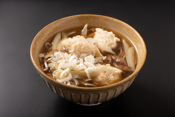 鶏つみれ　ごぼう蕎麦