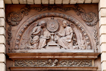 Fronton de l'église de la Madeleine à Martigues