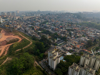 imagens aéreas impressionantes da cidade de Osasco, destacando seus principais pontos e oferecendo uma perspectiva única e ampla para valorizar projetos e promover a beleza urbana.