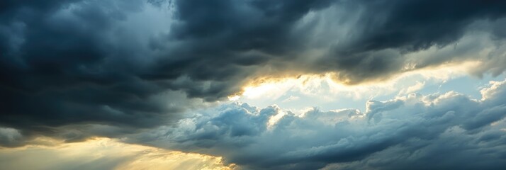 Obraz premium Dramatic Sunset with Storm Clouds and Bright Sun Rays Breaking Through