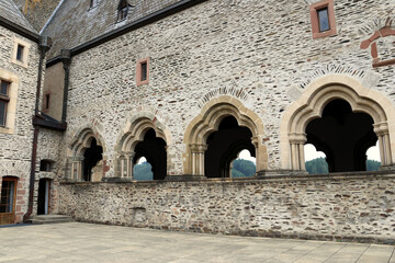 Außenansicht der Galerie in der Burg Vianden in Luxemburg im gleichnamigen Kanton Vianden. 