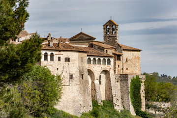San Gemini, Provincia di Terni, Umbria. Vista del centro storico e delle mura medioevali.