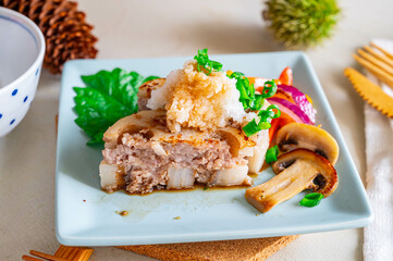 肉詰めレンコンのおろしポン酢がけ