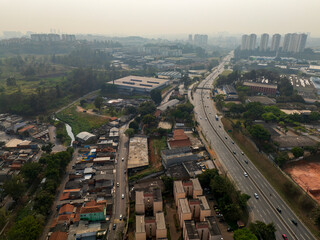 Fototapeta premium imagens aéreas impressionantes da cidade de Osasco, destacando seus principais pontos e oferecendo uma perspectiva única e ampla para valorizar projetos e promover a beleza urbana.