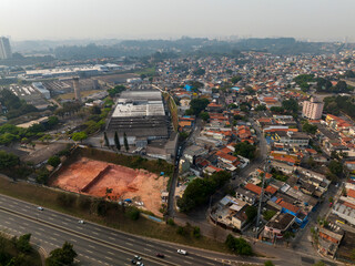 imagens aéreas impressionantes da cidade de Osasco, destacando seus principais pontos e oferecendo uma perspectiva única e ampla para valorizar projetos e promover a beleza urbana.