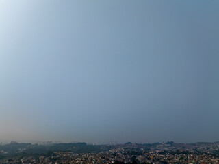 imagens aéreas impressionantes da cidade de Osasco, destacando seus principais pontos e oferecendo uma perspectiva única e ampla para valorizar projetos e promover a beleza urbana.