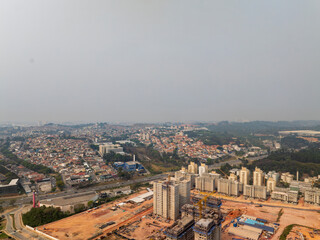 imagens aéreas impressionantes da cidade de Osasco, destacando seus principais pontos e oferecendo uma perspectiva única e ampla para valorizar projetos e promover a beleza urbana.