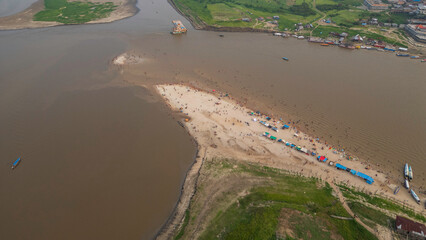 BEACHES ON THE AMAZON RIVER, DURING THE LOW RIVER SEASON, SANDY BEACHES ARE FORMED ON THE AMAZON...